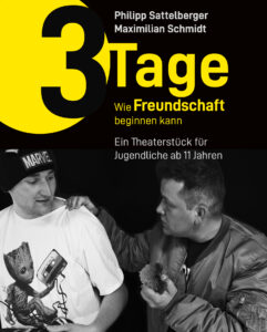 Flyer von "Drei Tage- Wie Freundschaft beginnen kann" Schwarz-Weiss, Ein Schauspieler legt seine Hand auf die Schulter des anderen.